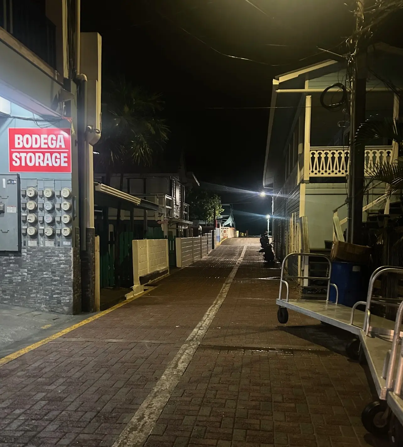 picture of road on Utila island at night